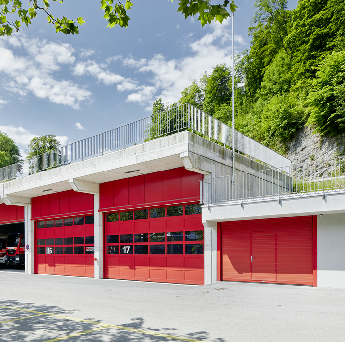 7 Rahmen-Sprossen-Sektionaltore sowie 1 Paneel-Sektionaltor bei der Feuerwehr Sarnen